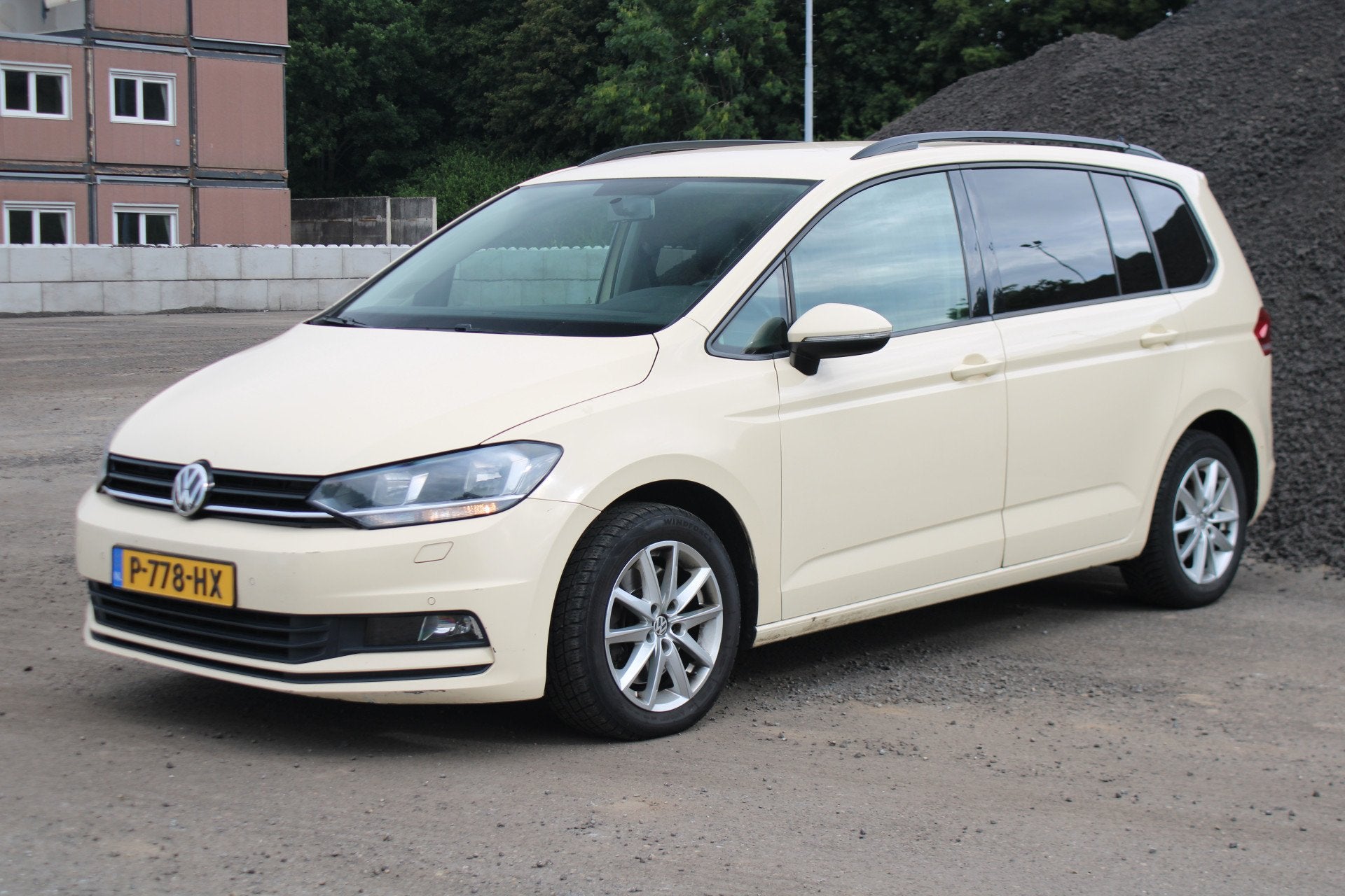 Volkswagen Touran 1.6 TDI SCR Connected Series 7p (bj 2018), Auto's, Gebruikt, 7 stoelen, Leder, Bedrijf