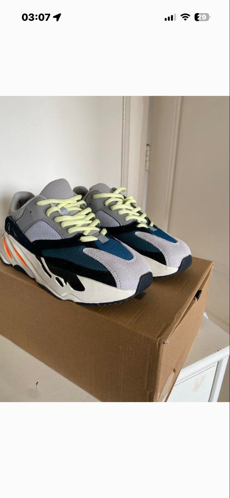 Yeezy V1 700 Wave Runner Maat 40, Ophalen of Verzenden, Zo goed als nieuw, Overige kleuren, Sneakers of Gympen