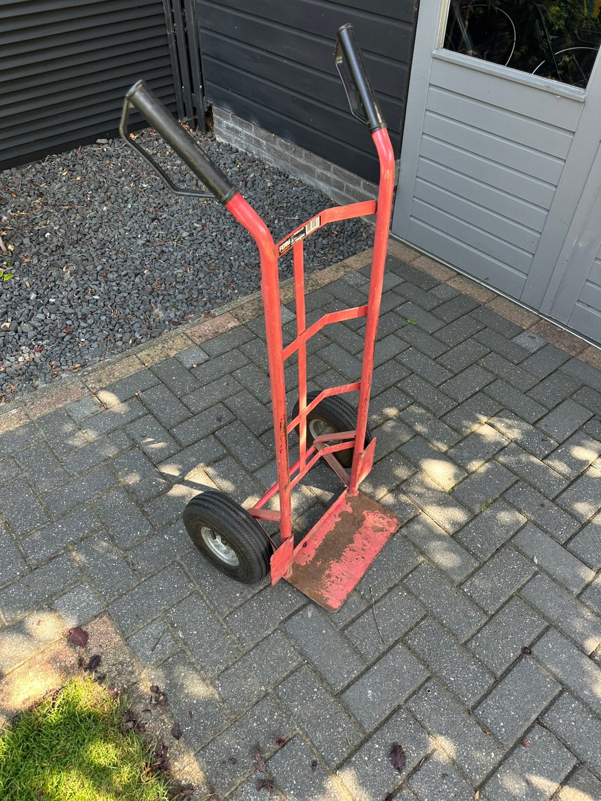 Stevige rode steekwagen met luchtbanden, 60 tot 80 liter, Ophalen, Gebruikt, Steekwagen