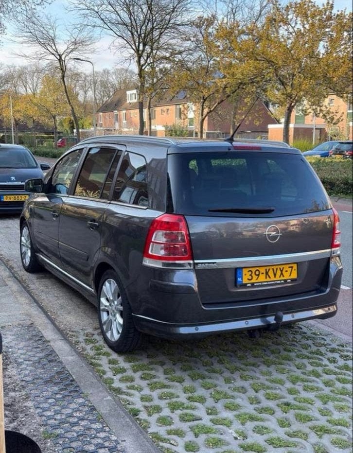 Opel Zafira 1.8 2010 Grijs, Auto's, Voorwielaandrijving, Zwart, 4 cilinders, Particulier
