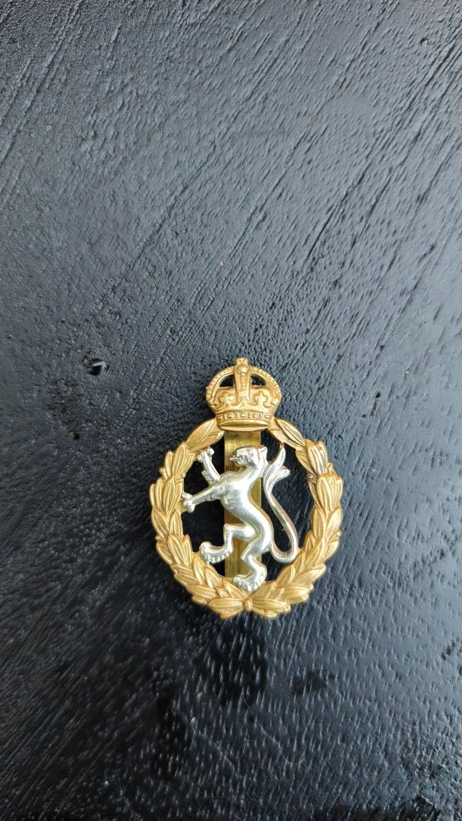 Originele WW2 British cap badge WRAC Womens Royal Army Corps, Verzamelen, Ophalen of Verzenden, Engeland, Embleem of Badge