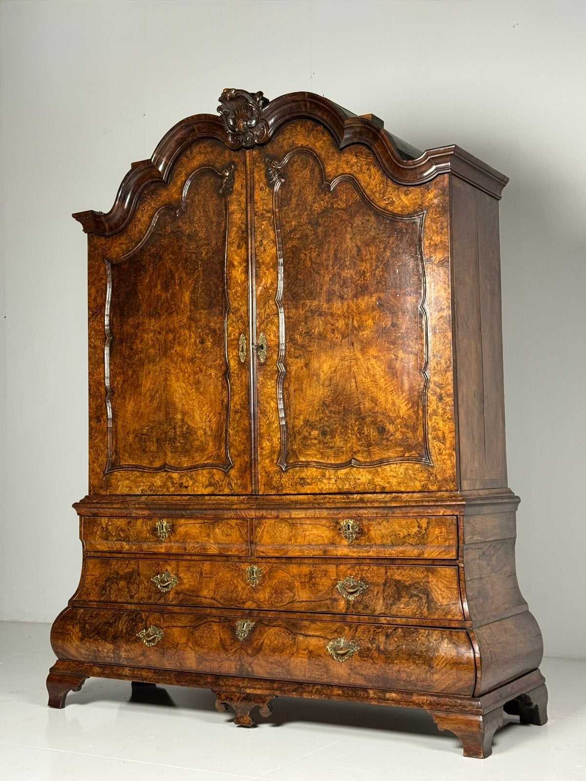 Wortelnoten kabinet ca. 1740, Ophalen
