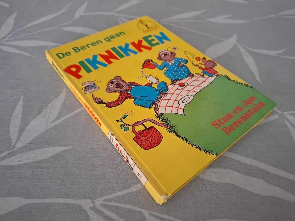 Stan en Jan BERENSTAIN: De BEREN GAAN PIKNIKKEN, Fictie algemeen, Jongen of Meisje, Ophalen of Verzenden, Gelezen