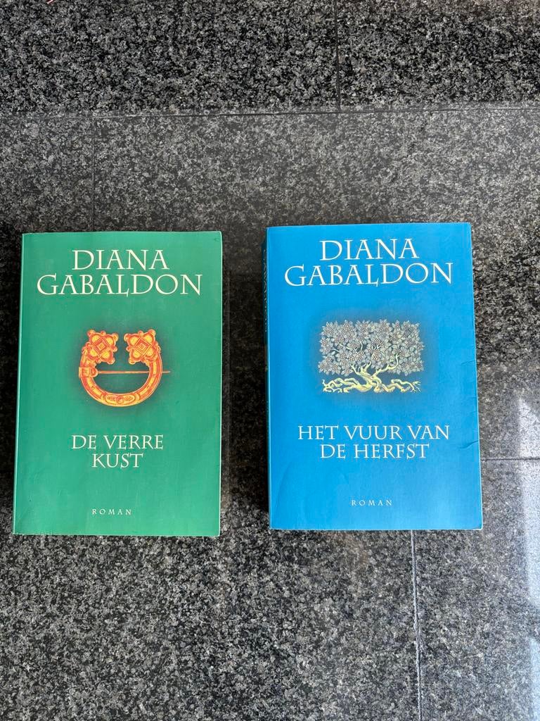 Diana Gabaldon - De Verre Kust & Het Vuur van de Herfst, Boeken, Ophalen of Verzenden, Gelezen, Nederland