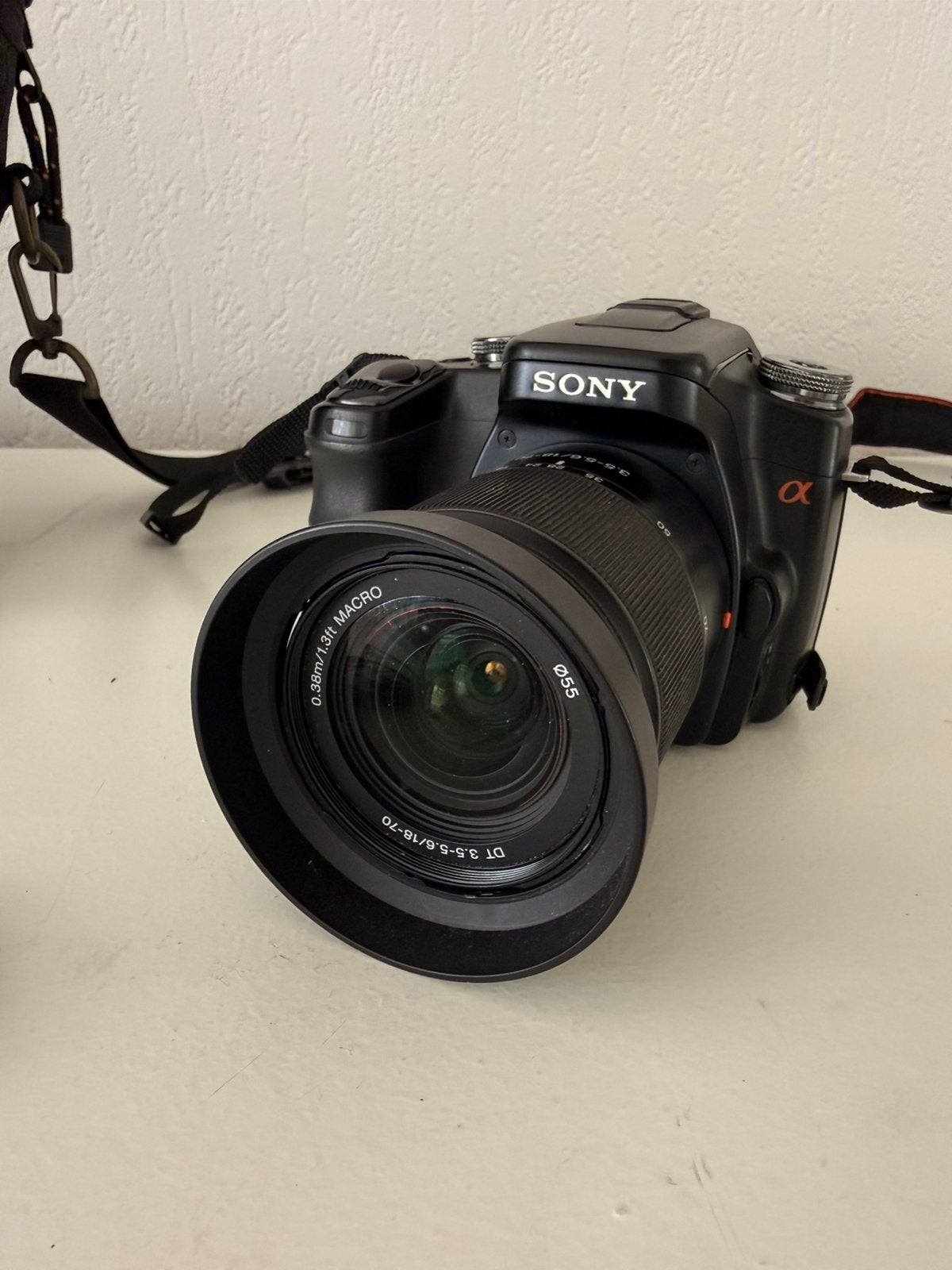 Sony Alpha 100 Spiegelreflexcamera met lens en tas, Spiegelreflex, Accu, Ophalen of Verzenden, Zo goed als nieuw