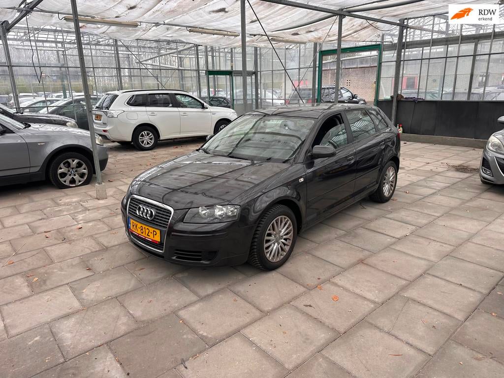 Audi A3 Sportback 1.9 TDI Attraction Business Edition Pano.C, Voorwielaandrijving, Gebruikt, 4 cilinders, 700 kg