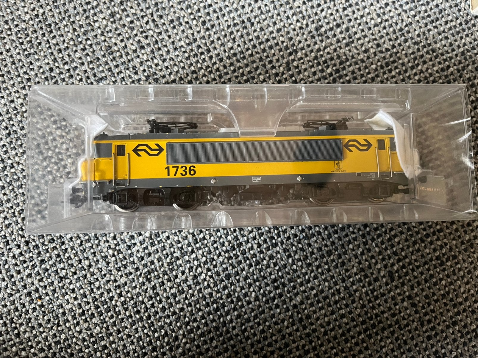 kapotte (?) Märlkin NS 1736 locomotief (lees omschrijving), Wisselstroom, Locomotief, Ophalen of Verzenden, Märklin