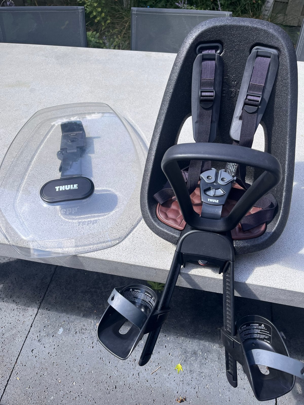 Thule Yepp Nexxt Mini voorzitje (bruin) met windscherm, Fietsen en Brommers, Fietsaccessoires | Fietsstoeltjes, Ophalen, Voetsteuntjes