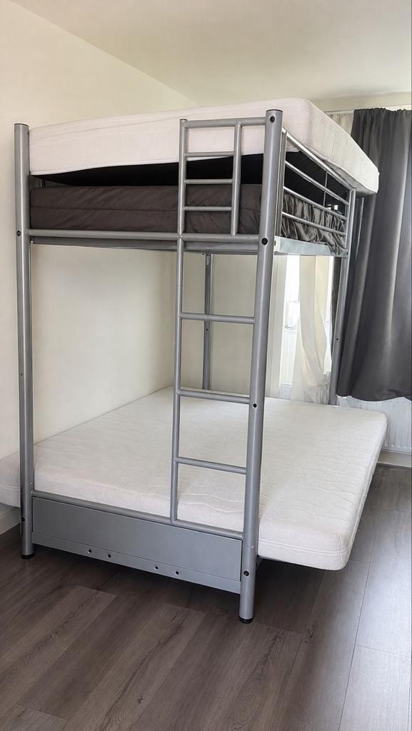 Stevig metalen stapelbed met matrassen, Huis en Inrichting, Slaapkamer | Stapelbedden en Hoogslapers, Gebruikt, 90 cm, 160 tot 180 cm
