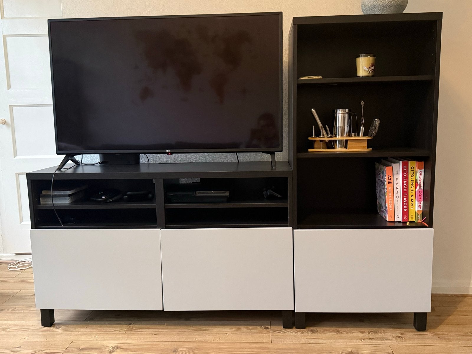Tweedelige BESTA TV-meubel set met opbergruimte, Huis en Inrichting, Ophalen, 100 tot 150 cm, 150 tot 200 cm, Zo goed als nieuw
