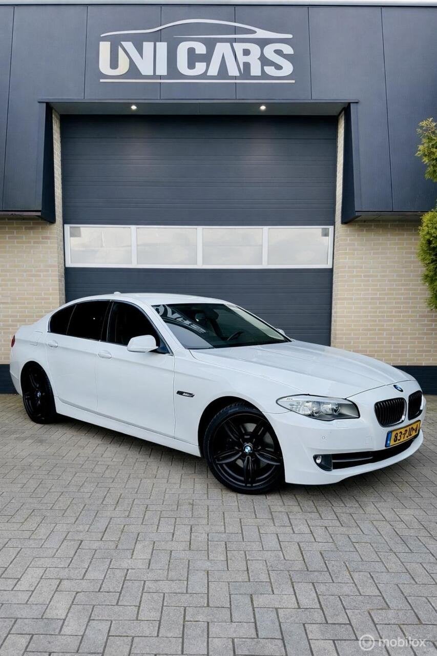 BMW 5-serie 528i 259PK High Executive|Sport|Navi|Leder|LM19, Auto's, Euro 5, Achterwielaandrijving, Gebruikt, Zwart