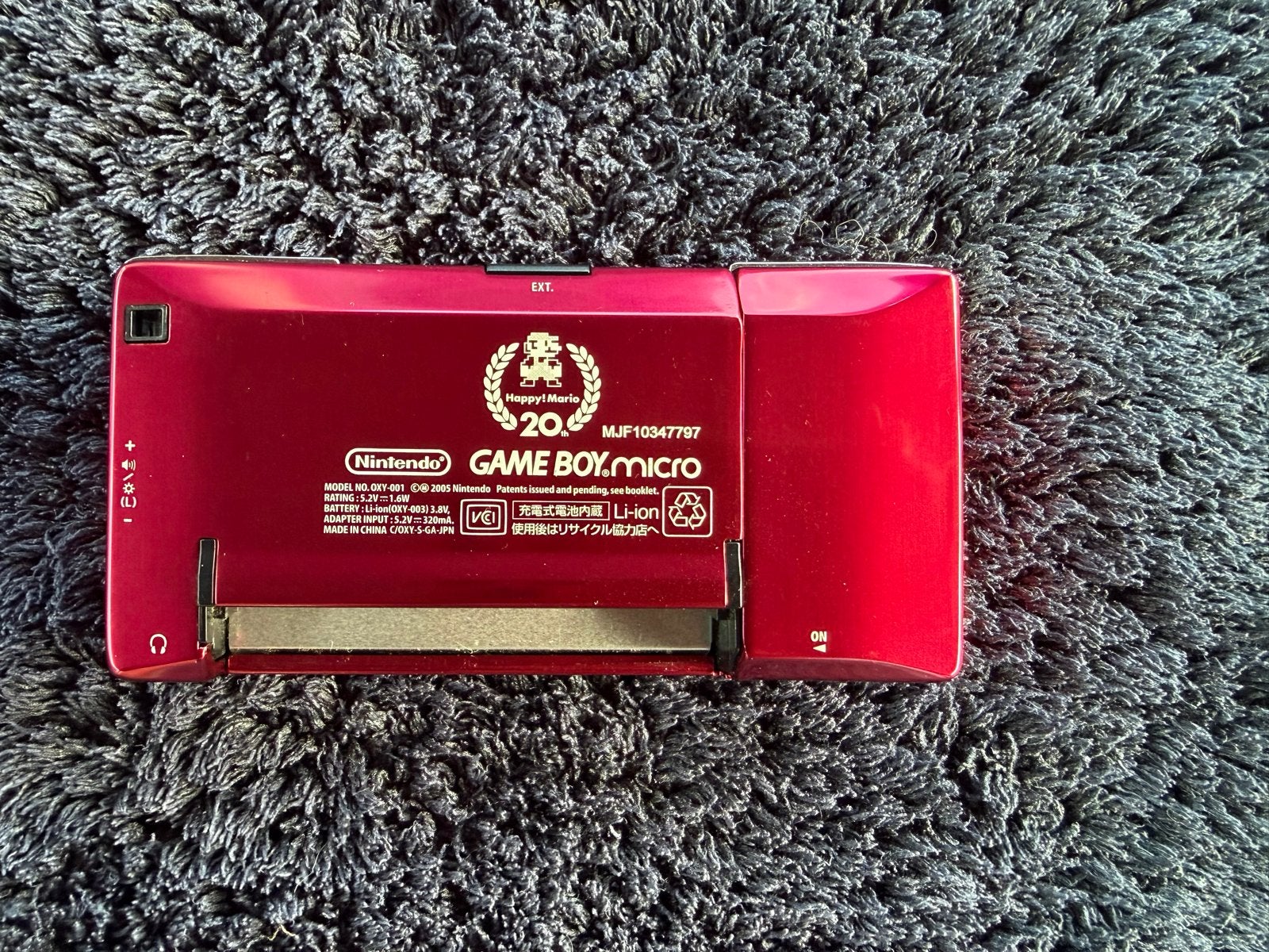 Game Boy Micro 20th Anniversary Famicom Edition, Ophalen of Verzenden, Zo goed als nieuw, Game Boy Micro, Met beschermhoes of tas