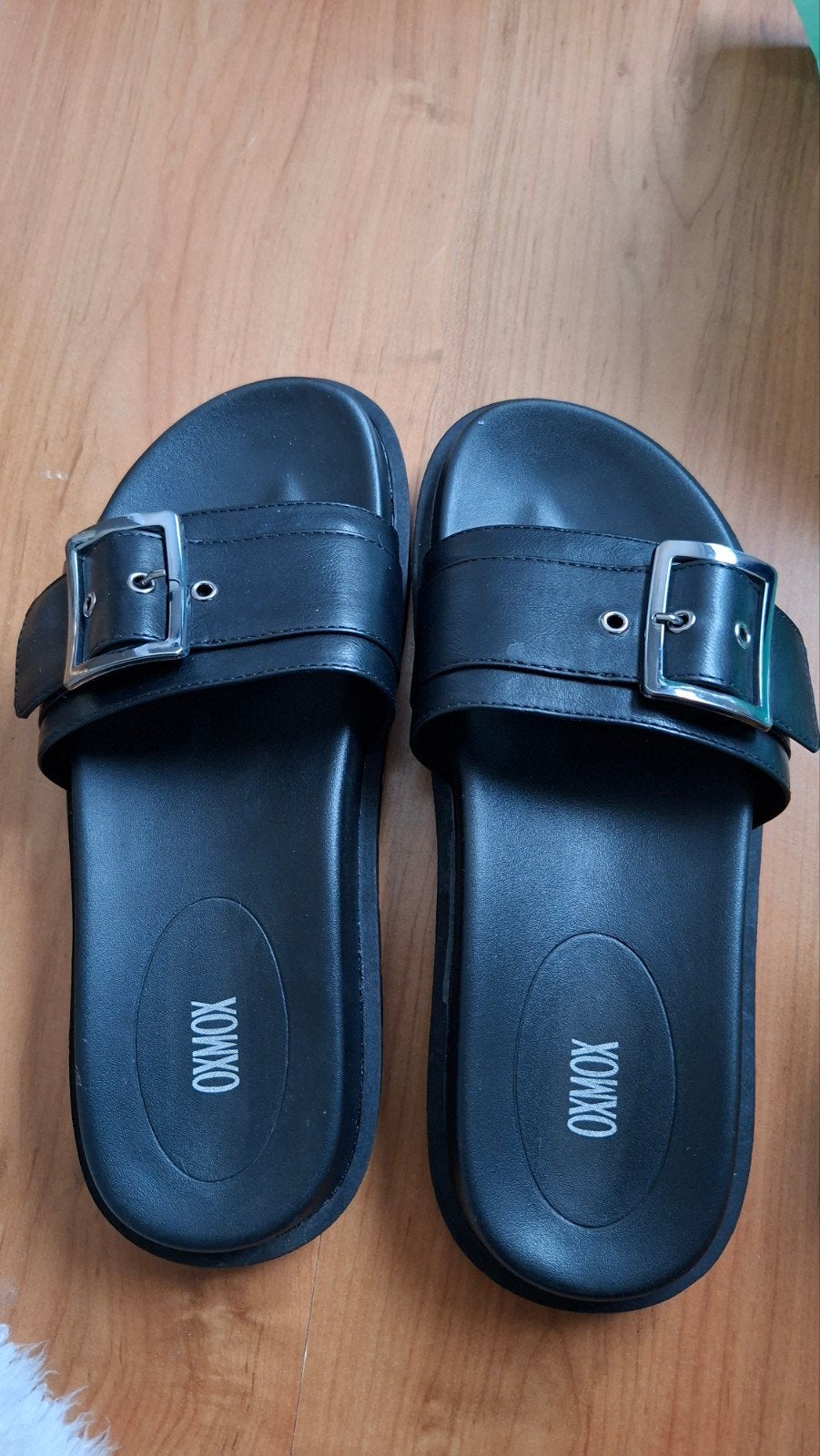 Nieuwe zwarte slippers met gesp - Maat 39, Zwart, Nieuw, 0xmox, Ophalen of Verzenden