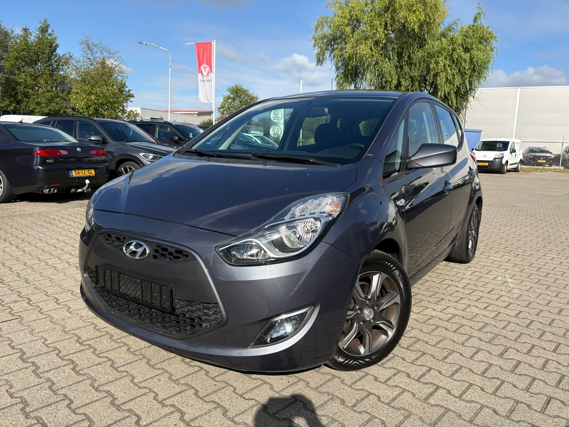 Hyundai Ix20 1.6i Automaat (BOVAG/RIJKLAARPRÏJS), Auto's, Automaat, 12 maanden, Gebruikt, Zwart