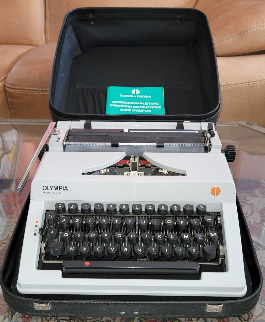 OLYMPIA Regina De Luxe mechanische schrijfmachine ** MINT **, Diversen, Typemachines, Ophalen of Verzenden, Zo goed als nieuw