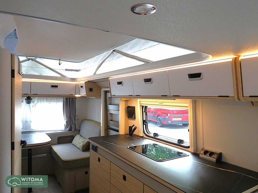 Eriba Touring Urban 630 nugget gold occasion, Standaardzit, Schokbreker, Bedrijf, 5 tot 6 meter