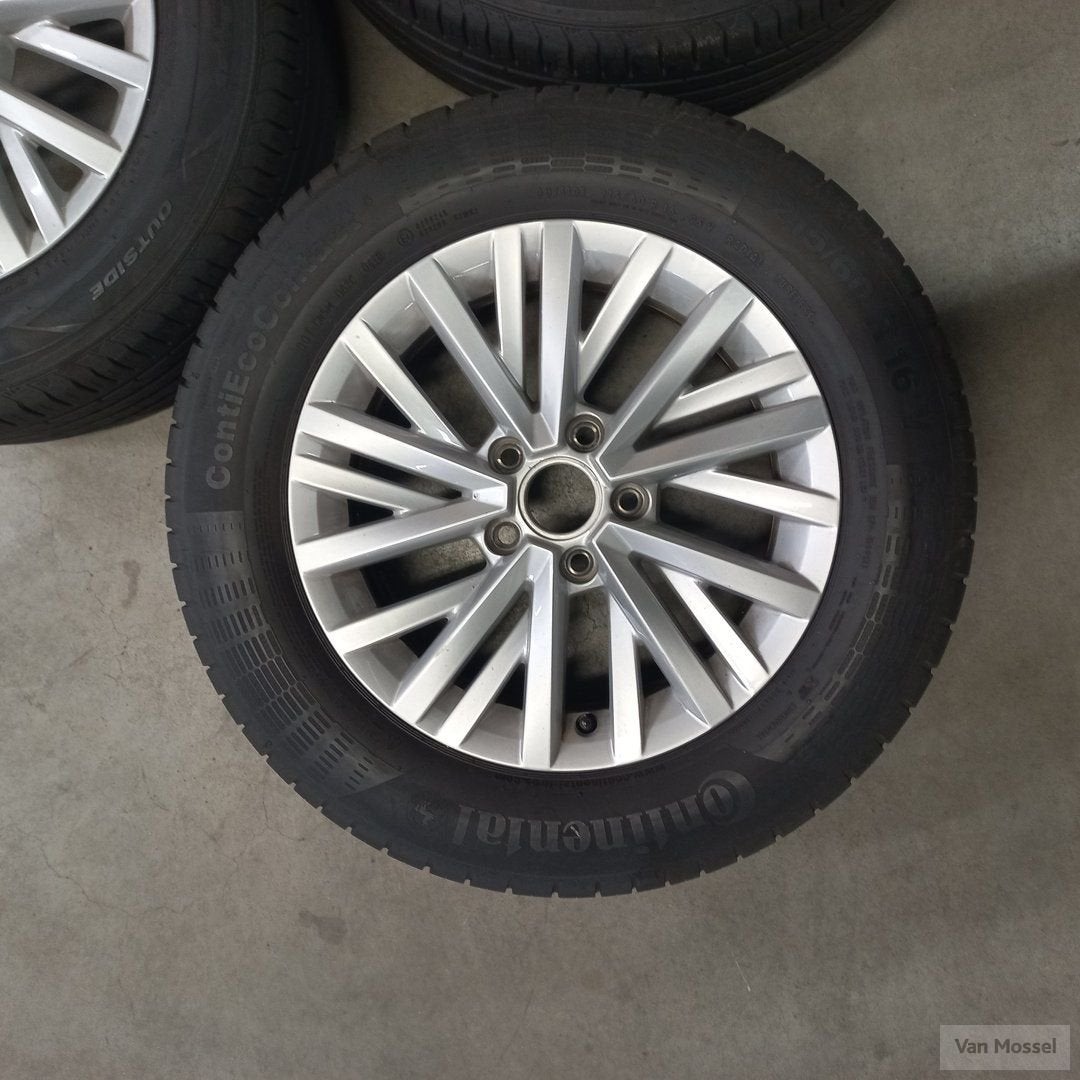 Volkswagen T-Roc Nexen NFera SU4 215/60/R16 99V, -, Banden en Velgen, Ophalen of Verzenden, Zomerbanden
