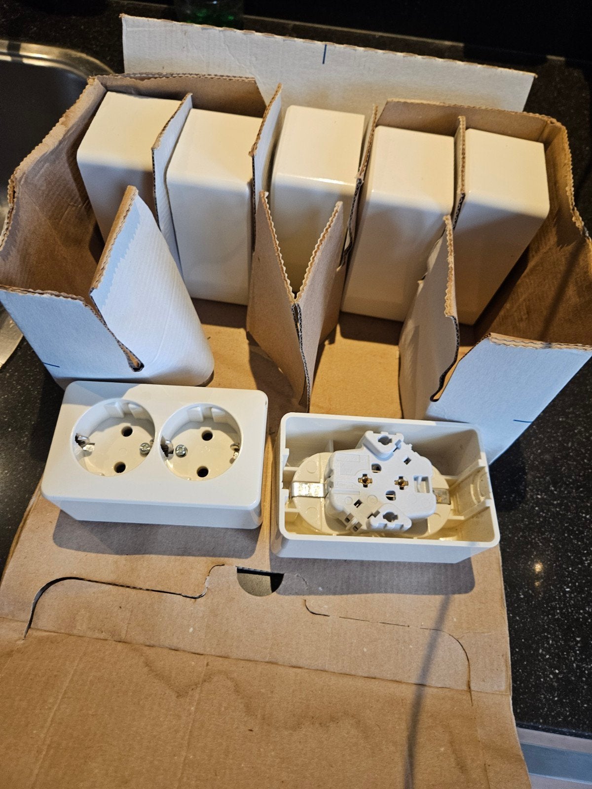 Jung AP 600 Dubbele Opbouw Wandcontactdoos Wit - Set van 7, Doe-het-zelf en Verbouw, Ophalen of Verzenden, Nieuw, Jung, Stopcontact