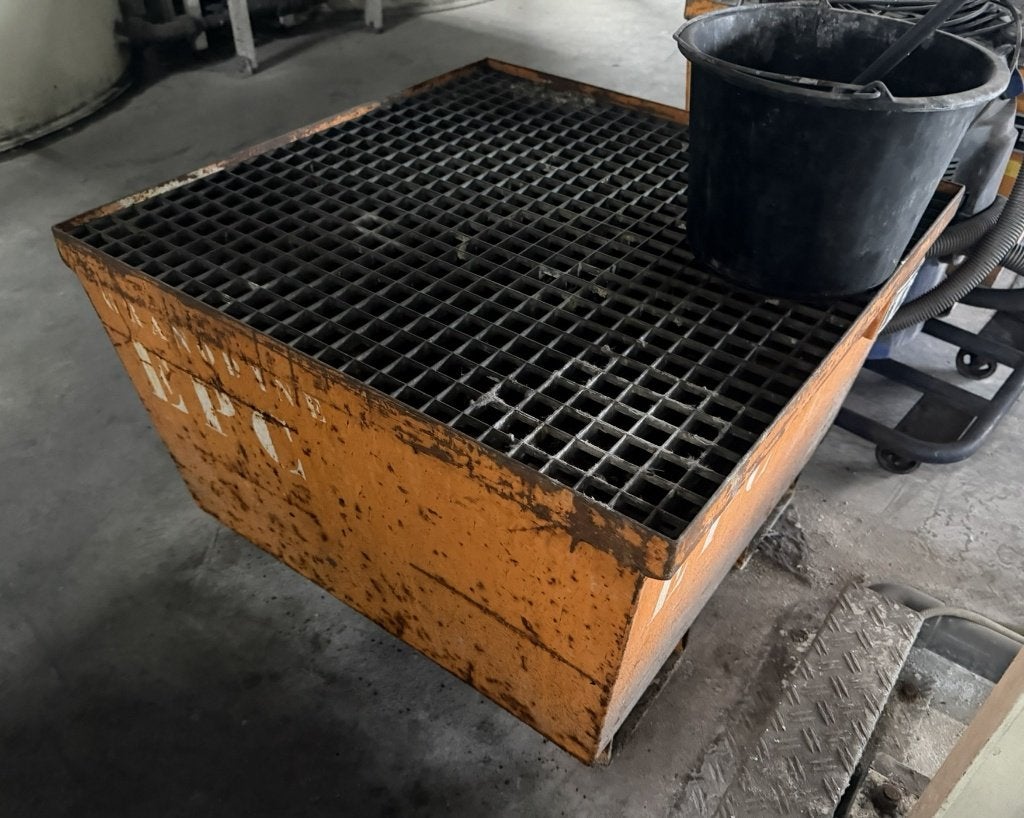 2 stuks Bauer lekbak / opvangbak met rooster | 215 L, Ophalen, Gebruikt