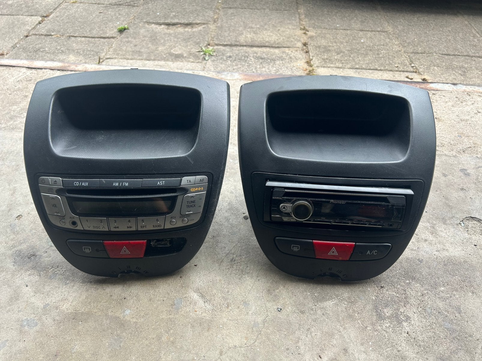 Auto radio  Aygo /peugeot 107 /Cotreon C1, Ophalen, Peugeot