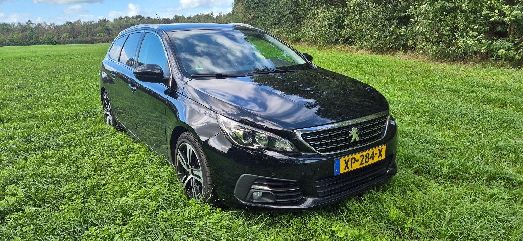 Peugeot 308 1.5 Bluehdi 130pk (+ winterbanden op allu-velg), Voorwielaandrijving, 4 cilinders, Zwart, Stationwagon