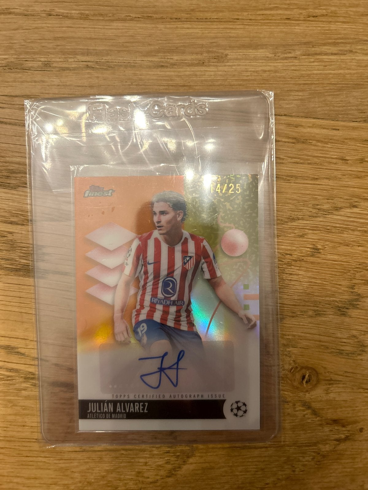Julian Alvarez Topps Finest Autograph Kaart 14/25, Verzamelen, Ophalen of Verzenden, Zo goed als nieuw, Buitenlandse clubs, Spelerskaart