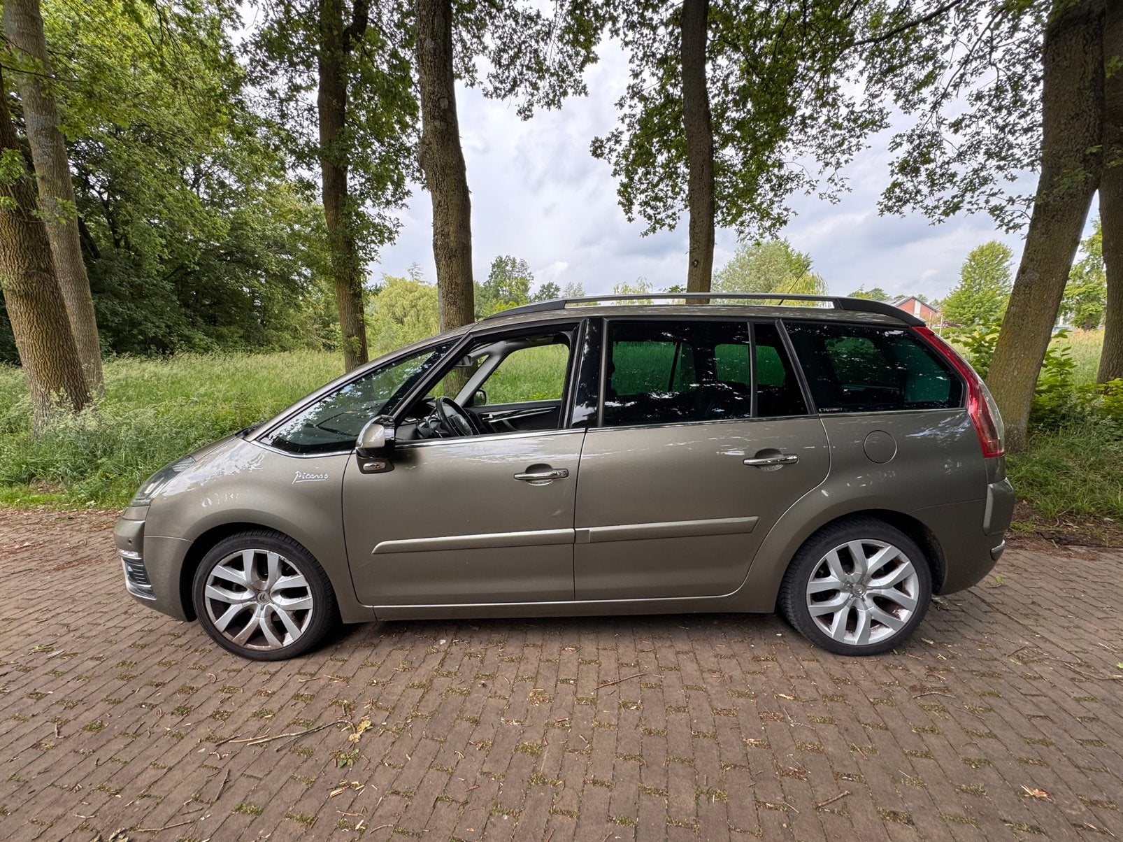 Citroën C4 (Grand) Picasso 1.6 THP EGS 7-ZITS 2011 Bruin, Auto's, Citroën, Bruin, 7 stoelen, C4 (Grand) Picasso, 75 €/maand
