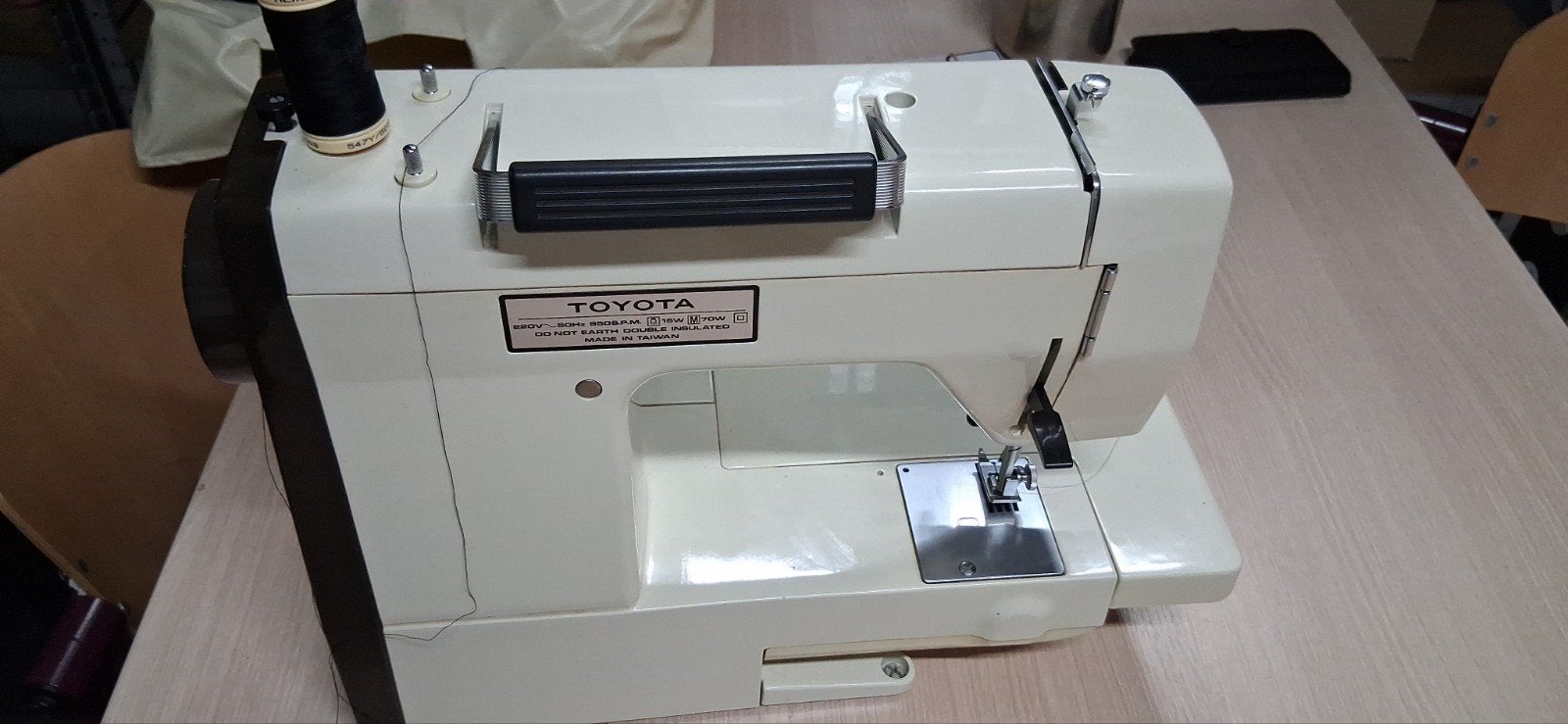 Toyota Naaimachine - Vintage Model met Hoes, Hobby en Vrije tijd, Ophalen, Gebruikt, Naaimachine, Overige merken