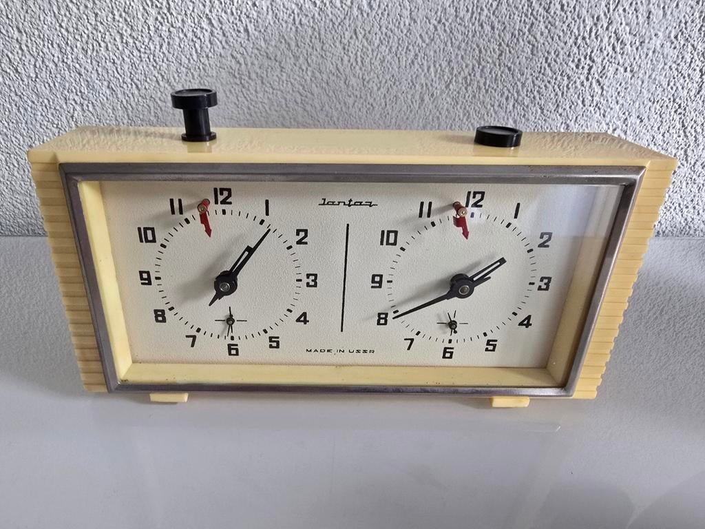 Vintage Schaakklok USSR jaren 70-80, Antiek en Kunst, Antiek | Klokken, Ophalen of Verzenden