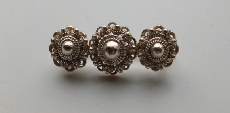 Antiek zilveren zeeuwse knop/knoop broche, Gebruikt, Minder dan 4 cm, Ophalen of Verzenden, Zilver