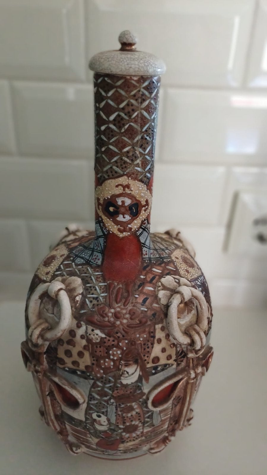 Antieke Japanse Satsuma Vaas met gedetailleerde decoratie, Antiek en Kunst, Antiek | Vazen, Ophalen of Verzenden