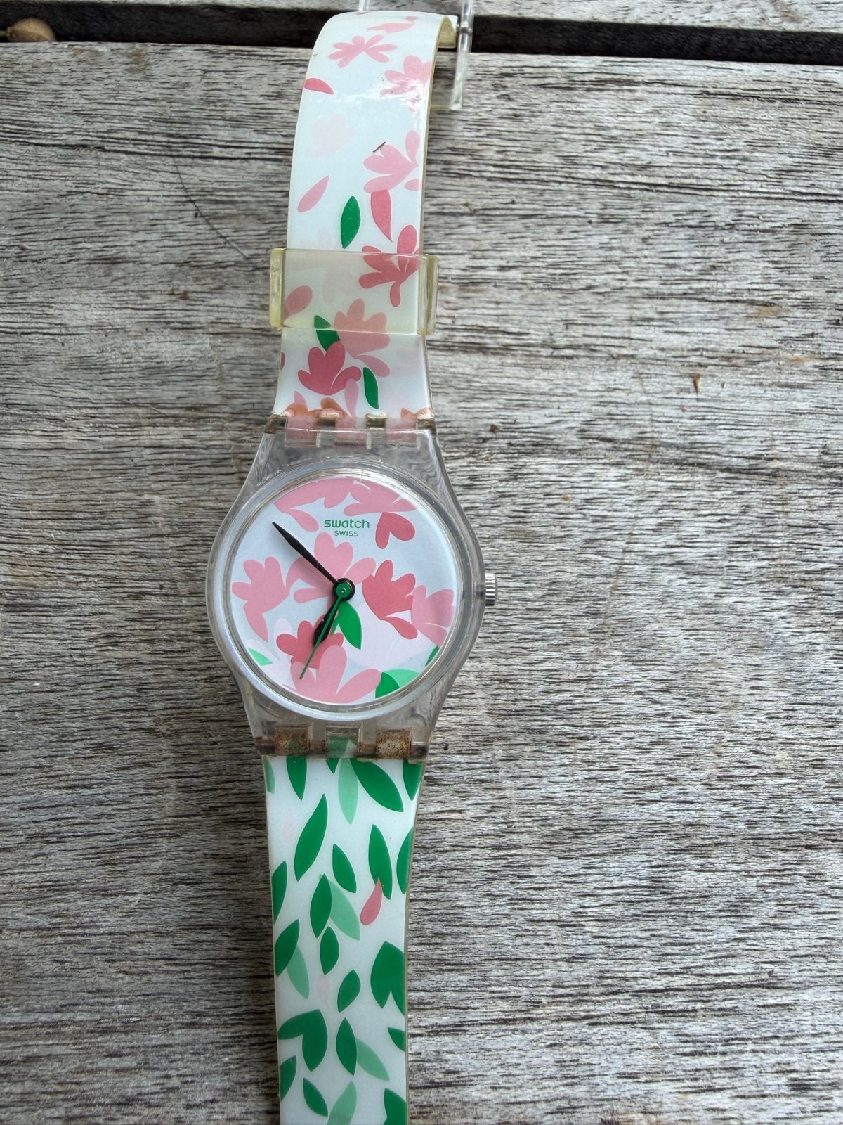 Swatch Polshorloge met Bloemenprint - Gebruikt, Kinderen en Baby's, Kindermode-accessoires, Gebruikt, Ophalen of Verzenden