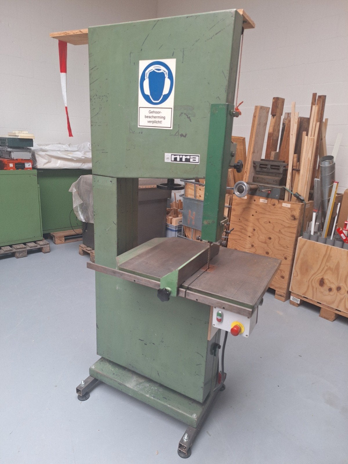 Gereviseerde Nra lintzaag machine bandzaag met HM zaagblad, Ophalen, 70 mm of meer, Zo goed als nieuw, Lintzaag