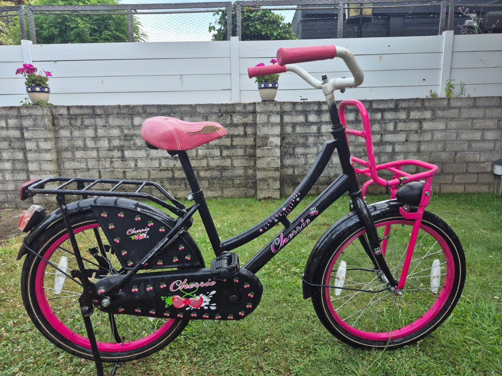 Kinderfiets 20 inch - Zwart/Roze met mandje, Fietsen en Brommers, Fietsen | Kinderfietsjes, Ophalen, Terugtraprem, Cherrie, 16 tot 20 inch
