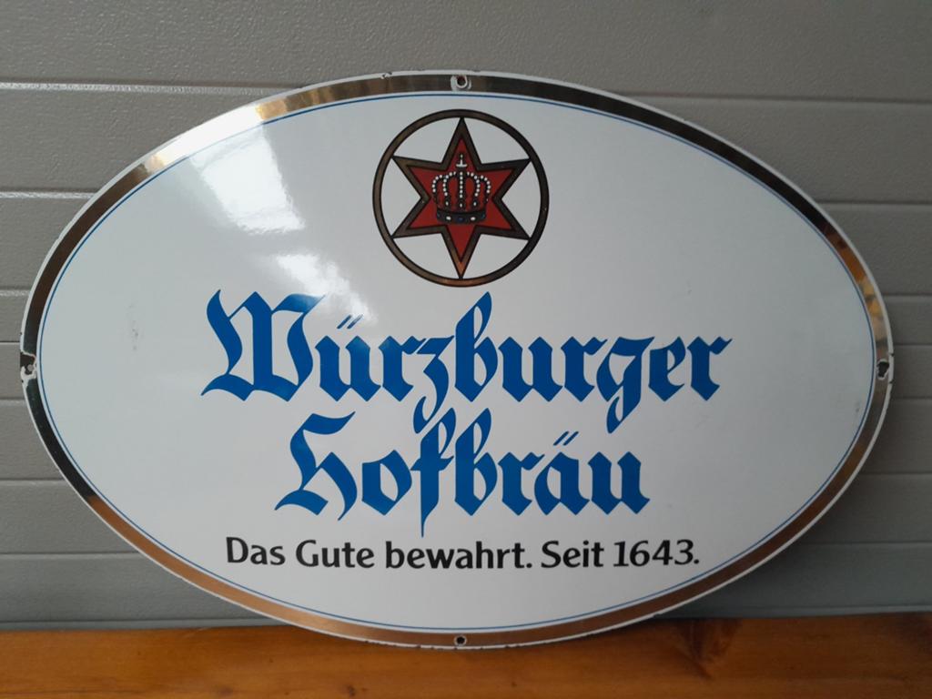 Gebold emaillle bierbord Wurzburg Hofbrau, Verzamelen, Biermerken, Ophalen of Verzenden, Gebruikt, Reclamebord, Plaat of Schild
