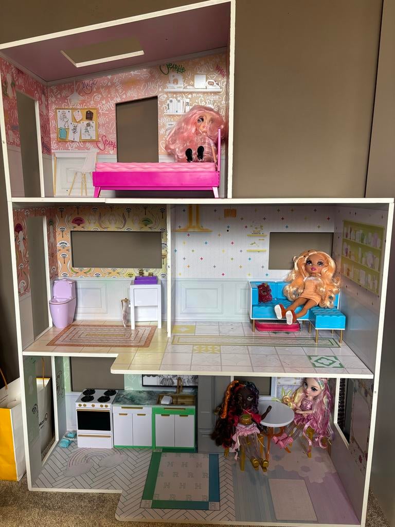Groot Rainbow High Poppenhuis met Meubels en Poppen, Ophalen, Zo goed als nieuw