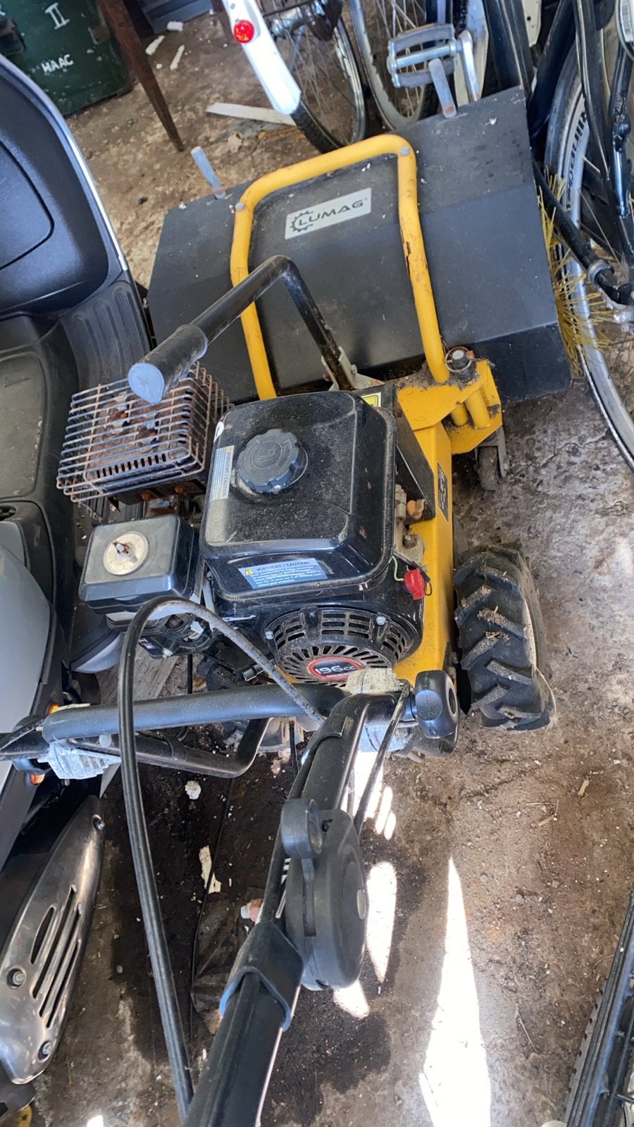 Lumag Benzine veegmachine Krachtig en Betrouwbaar, Ophalen of Verzenden, Gebruikt