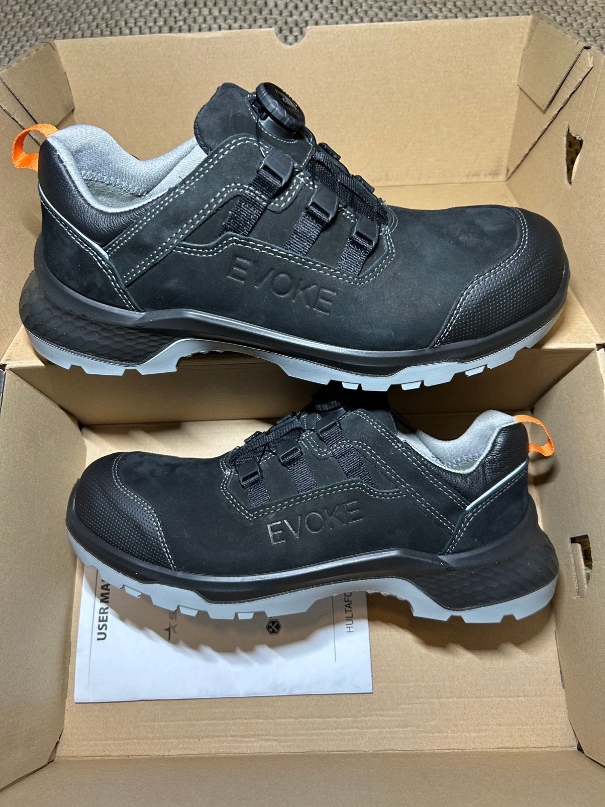 2x Nieuwe lichtgewicht Emma werkschoenen 42 met BOA sluiting, Kleding | Heren, Verzenden, Zwart, Nieuw, Werkschoenen
