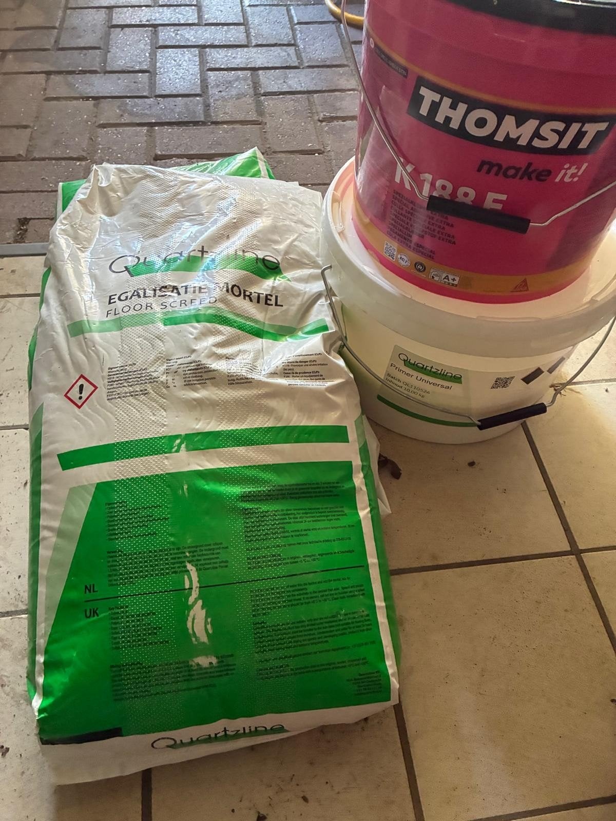 Quartzline egalisatie en primer + Thomsit PVC lijm, Ophalen