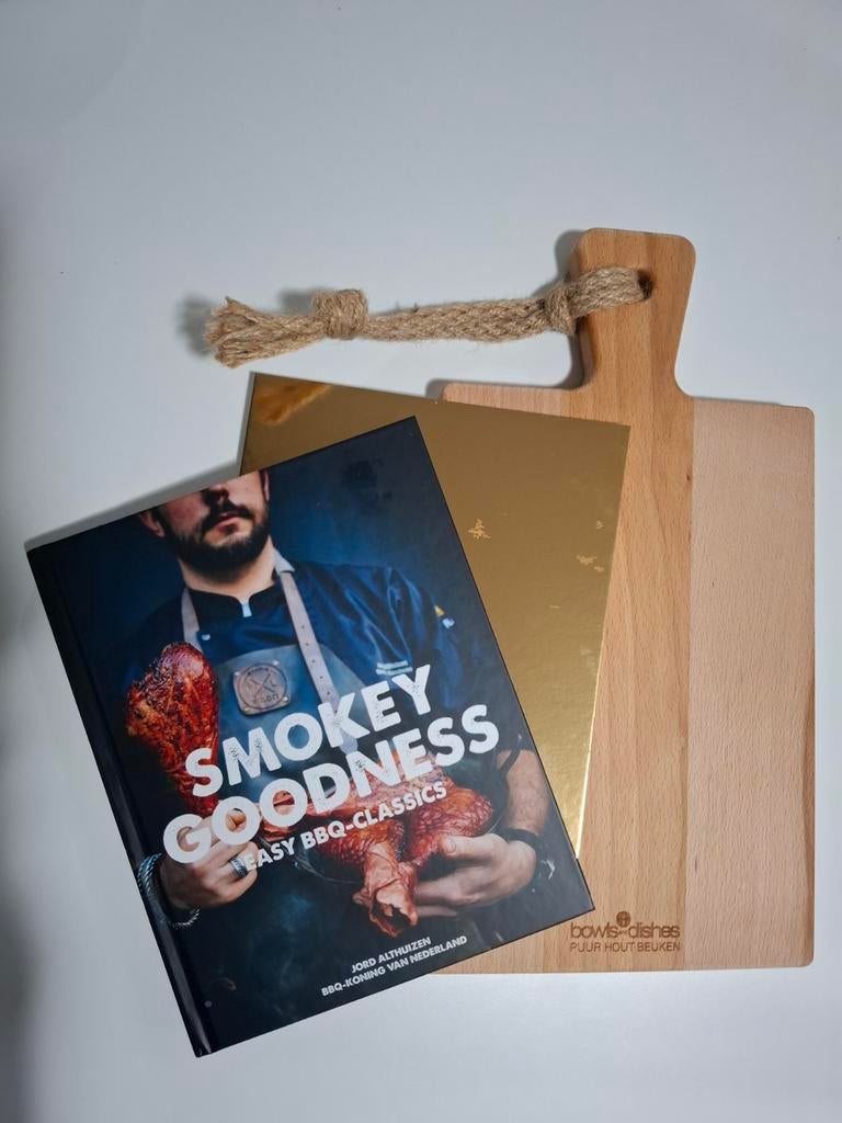 Nieuwe BBQ Set: Smokey Goodness Boek +Beukenhouten Plank., Boeken, Jord Althuizen, Nieuw, Ophalen of Verzenden, Hoofdgerechten