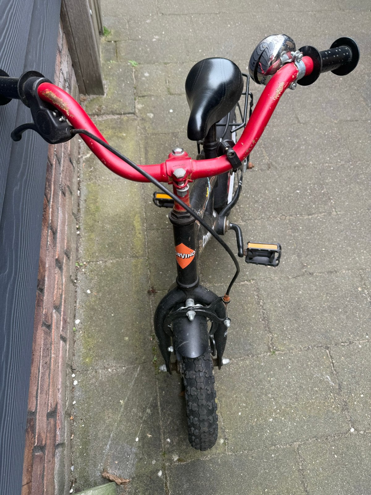 Corvino kinderfiets 12 inch - Zwart/Rood, Fietsen en Brommers, Fietsen | Kinderfietsjes, Ophalen of Verzenden, Gebruikt, Velgrem