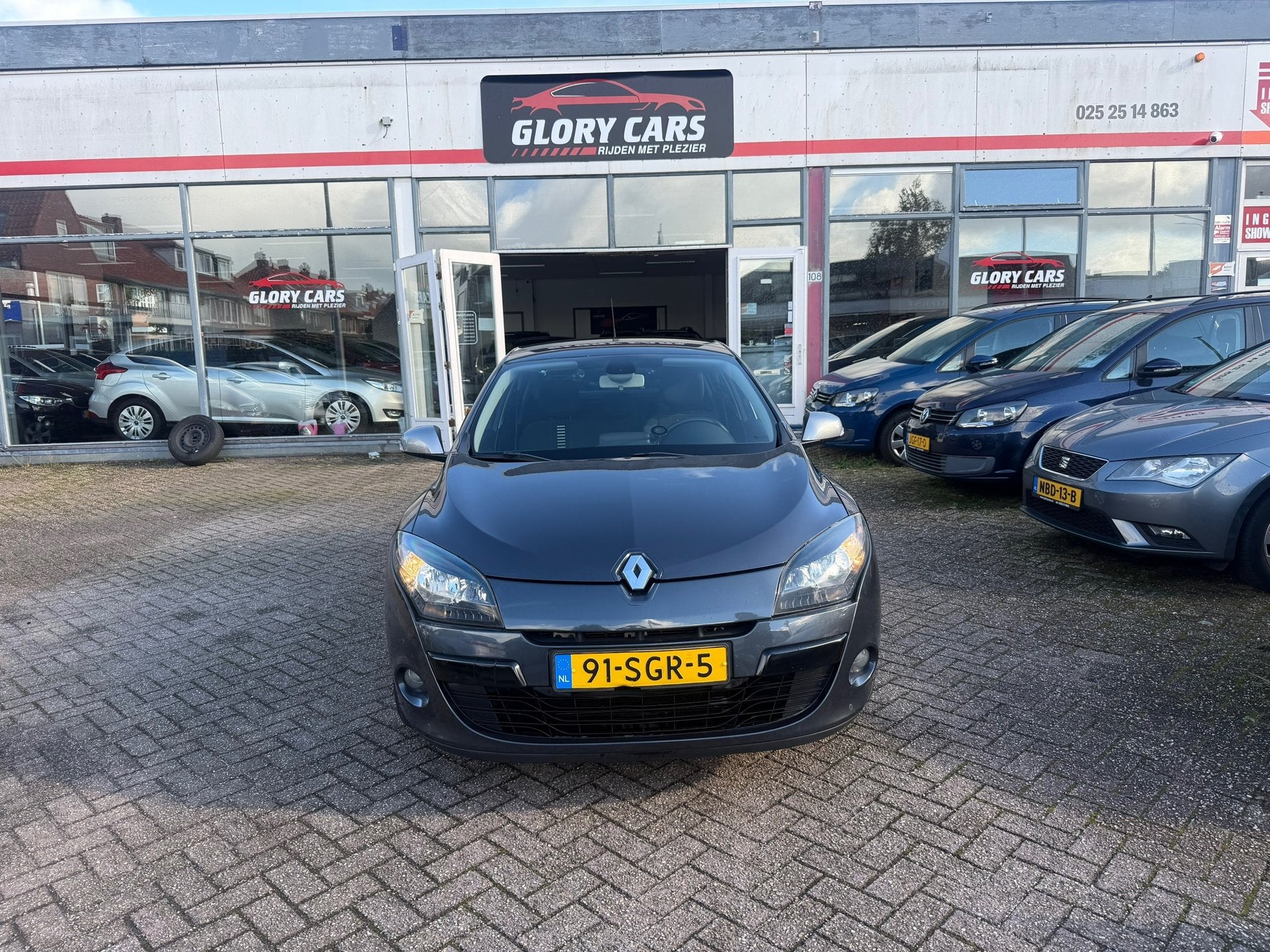 Renault Mégane 1.6 Parisienne E85 NAVI-PDC-CRUISE, Auto's, Euro 5, Stof, Gebruikt, Zwart