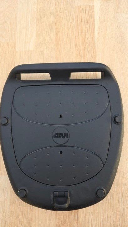 Te koop: NIEUWE universele Givi topkoffer adaptorplaat., Motoren, Ophalen of Verzenden, Nieuw