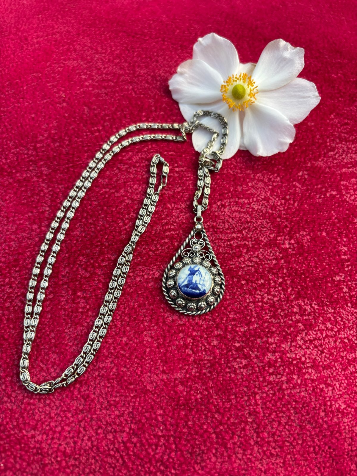 Zilveren ketting met Delfts Blauw hanger, Sieraden, Tassen en Uiterlijk, Ophalen of Verzenden, Zo goed als nieuw, Zilver, Met hanger