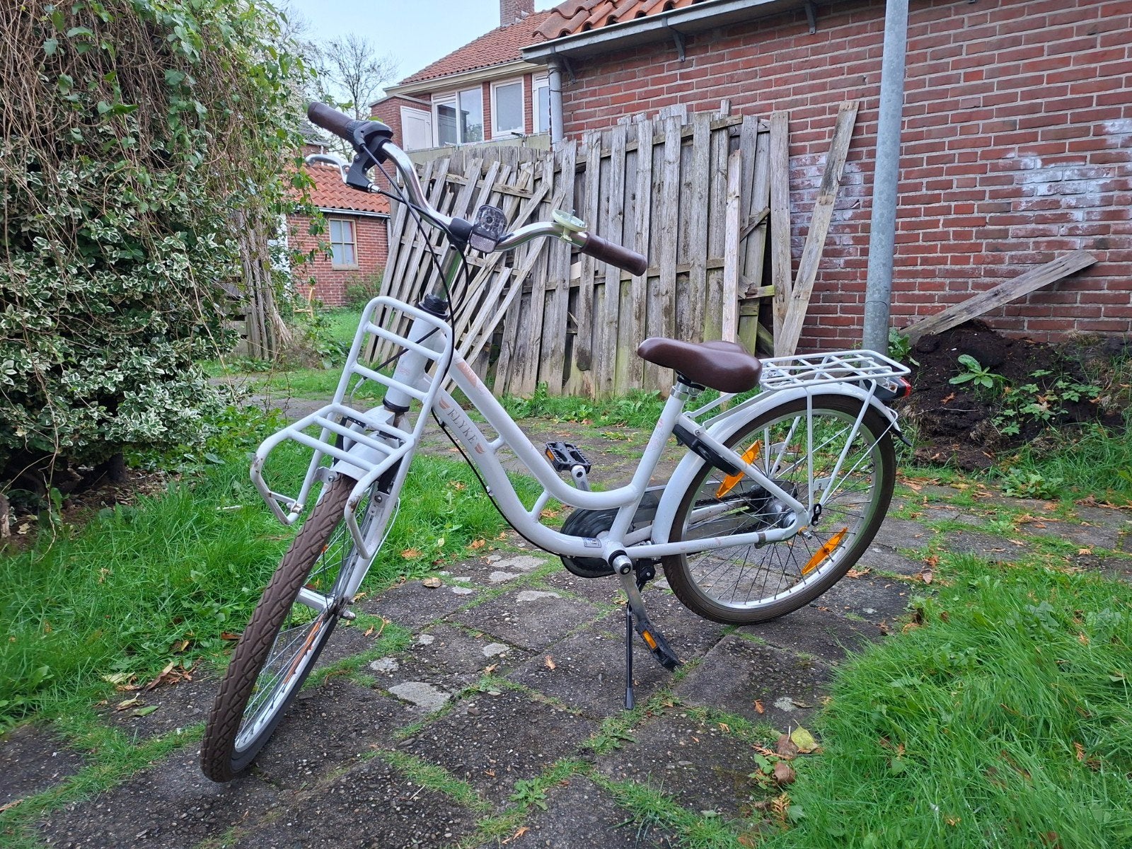Meisjesfiets 24 inch - Wit met bruin zadel, Terugtraprem, Onbekend, Ophalen of Verzenden, Handrem
