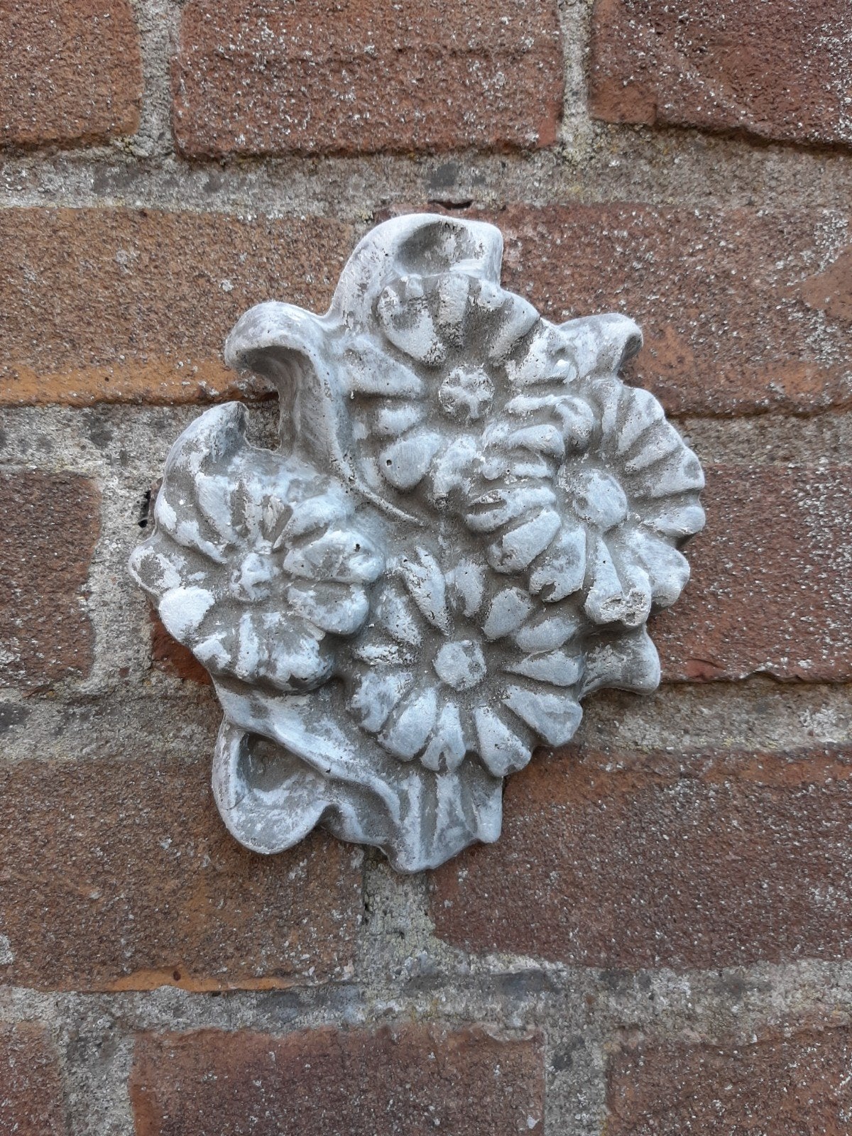 Bloemen wanddecoratie betonnen beeld tuinbeeld bloemetjes, Ophalen of Verzenden