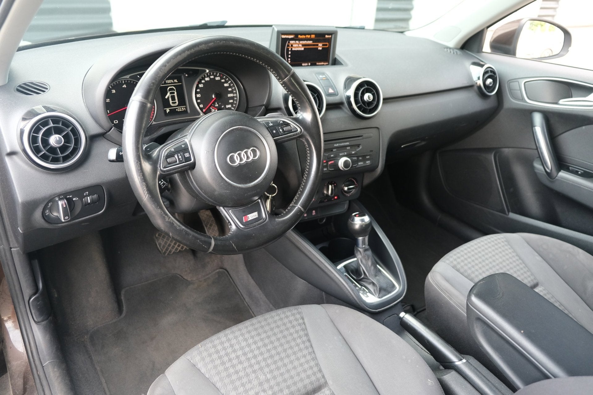 Audi A1 1.4 TFSI S-Line S-Tronic Navi Xenon Cruise Airco, Auto's, Audi, Euro 5, Stof, Bruin, 4 stoelen