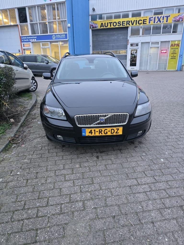 Volvo V50 2.4 170PK Geartronic 2005 Zwart, Auto's, 700 kg, Zwart, 2435 cc, Particulier