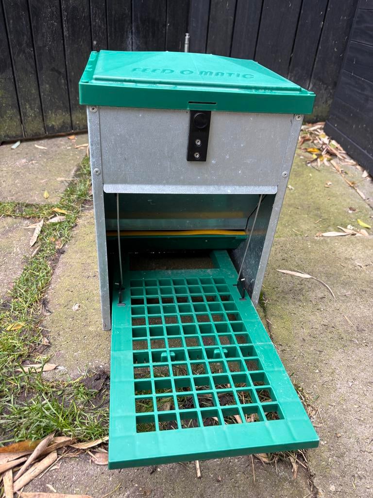 Feed-o-Matic, Dieren en Toebehoren, Pluimvee | Toebehoren, Ophalen, Zo goed als nieuw, Drinken en Voederen