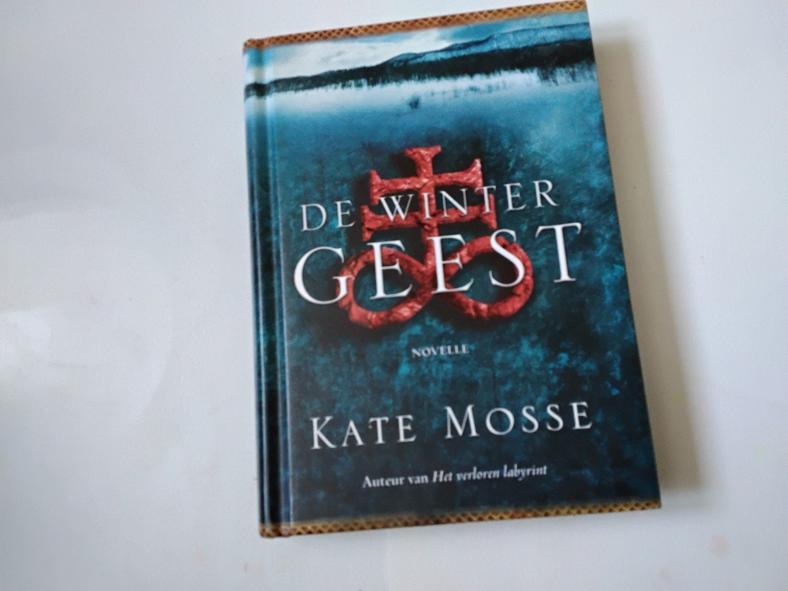 De Wintergeest - Novelle ( Kate Mosse, Ophalen of Verzenden, Zo goed als nieuw